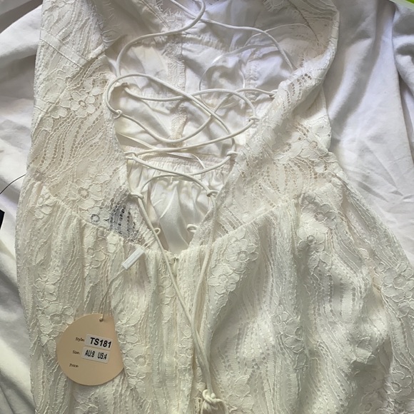 Lace dress with corset back - Picture 7 of 10